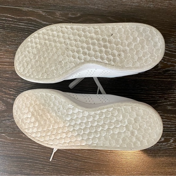 Stan Smiths 8.5 US Men’s - Picture 2 of 6